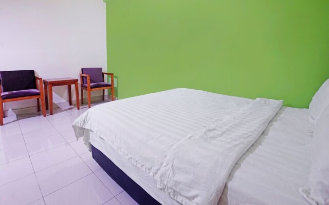 Hotel Night Queen salak Tinggi