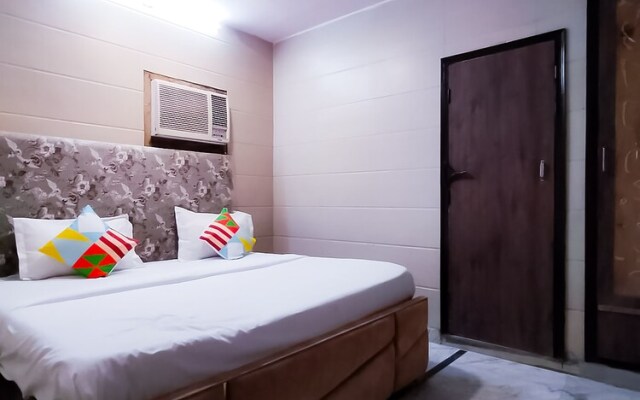 Roomshala 122 Hotel park view