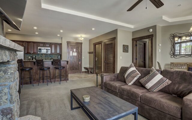 Luxury & Modern 2 Bdrm/2 Bath On Peak 7 2 Bedroom Condo by RedAwning