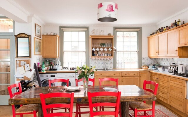 Comfortable 7BR Family Home near Buckingham Palace