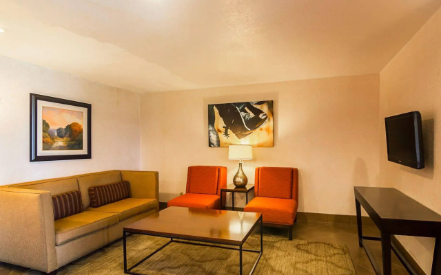 Quality Inn & Suites Garland - East Dallas