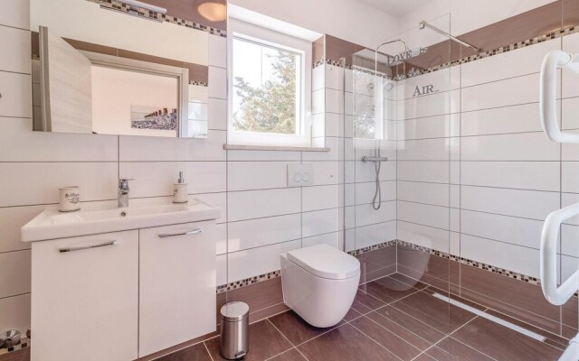 Nice Home in Vodnjan with Hot Tub, WiFi & 4 Bedrooms