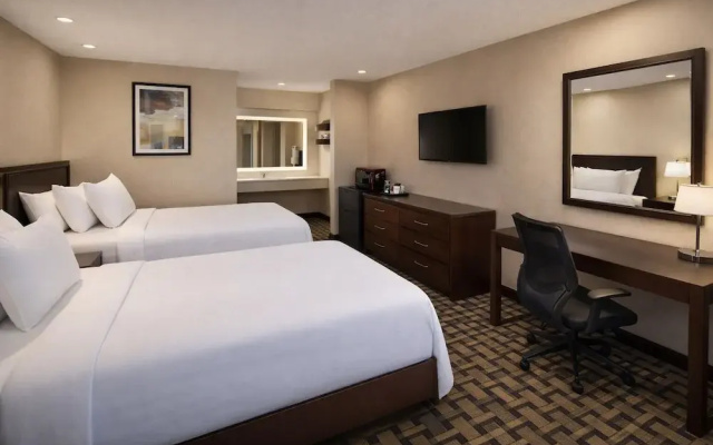 Springplace Inn & Suites
