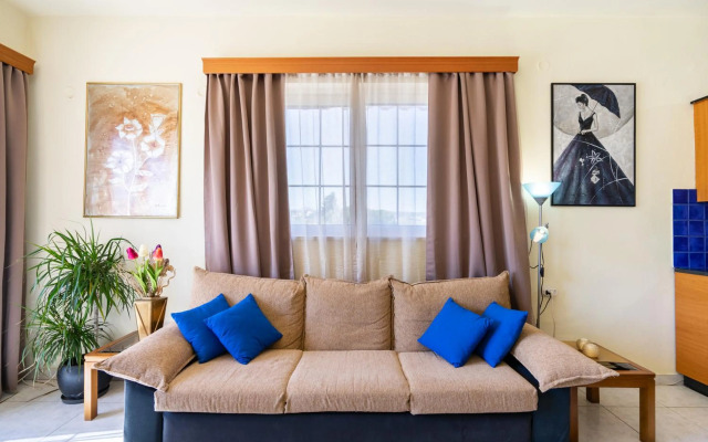 COLONIAL FAMILY apartment #3