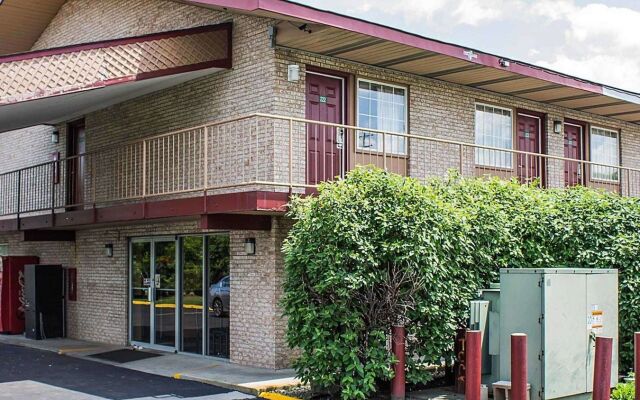 Econo Lodge Worthington