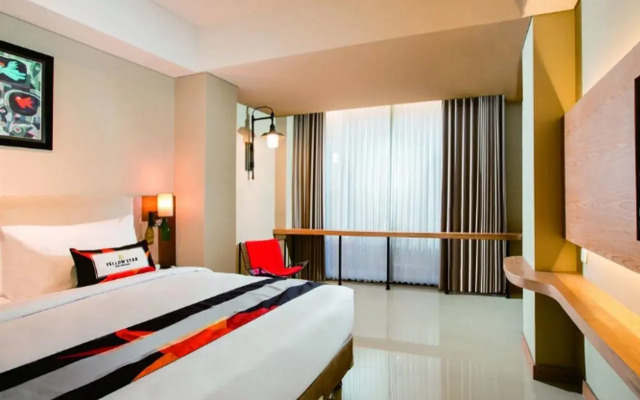 Yellow Star Ambarukmo Hotel