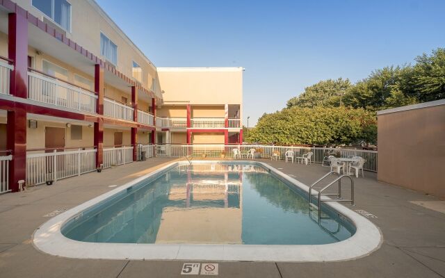 Red Roof Inn Cedar Rapids
