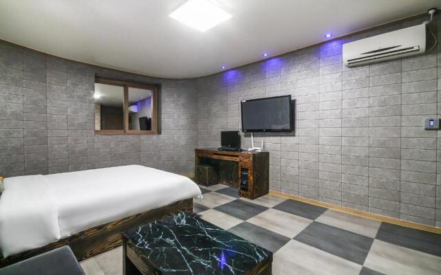 Hotel Lie