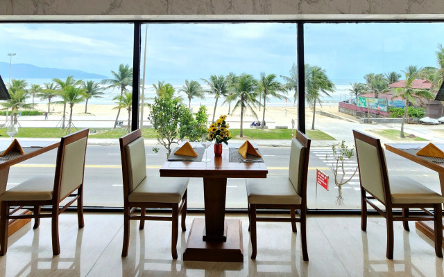 Yarra Ocean Suites Danang