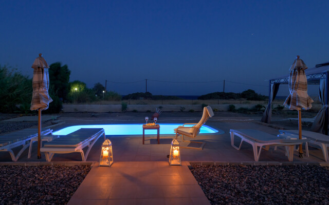 Gennadi Serenity House -beachfront Villa