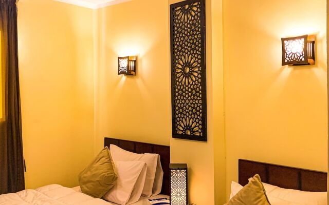 9 Pyramids Inn