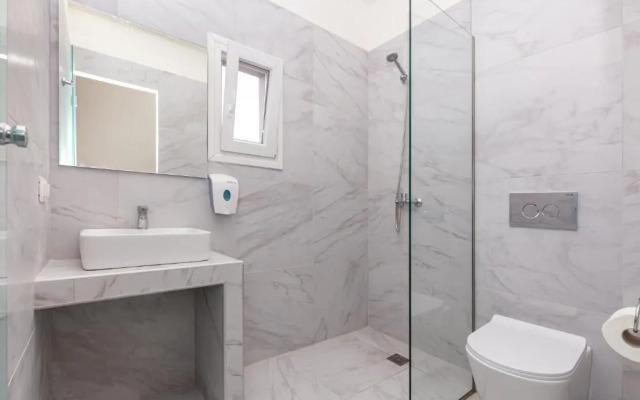 Aqua Luxury Suites by Estia