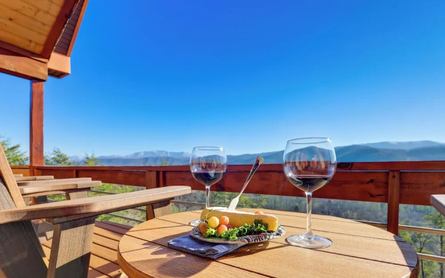 Majestic Mountain Views: Sevierville Escape!