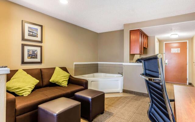 Comfort Inn & Suites Airport - American Way