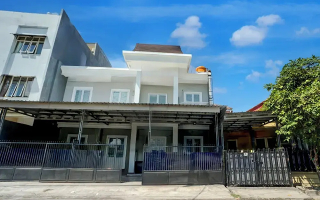 OYO 94818 Sabina House Syariah