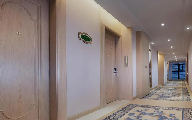 Vienna International Hotel (Chongqing Changshou High-speed Railway Station)