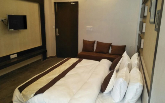 H K Hotel & Lawns