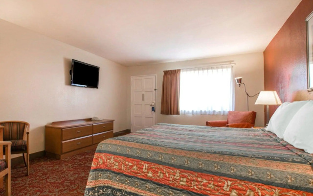 Rodeway Inn Fallbrook Downtown