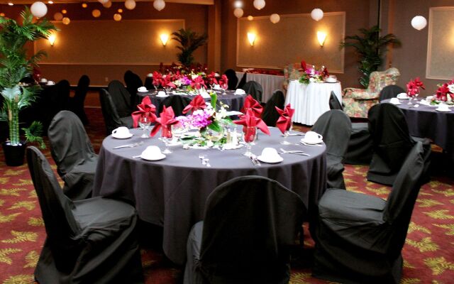 Rogue Regency Inn and Suites