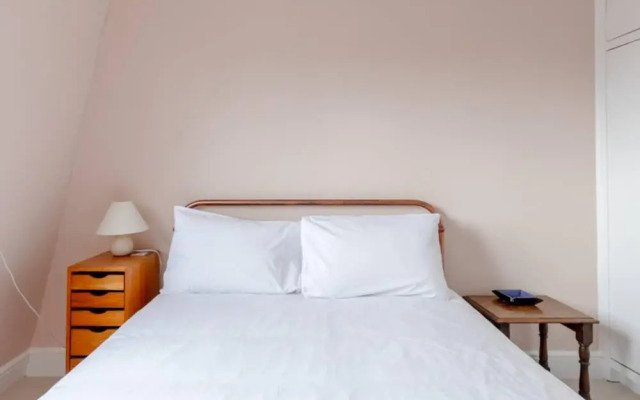 Quaint & Cosy 1 Bedroom Flat - Kensington Olympia!