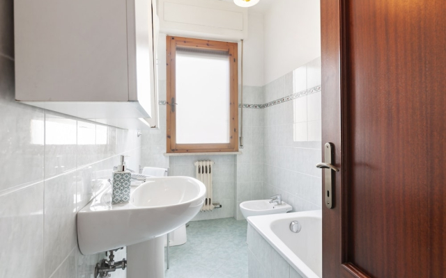 Pisa Hospital Apartment With Parking And Balcony