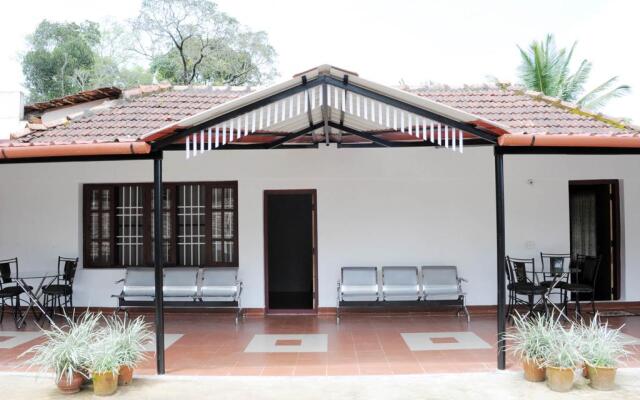 Family Estate Stay Near Murnad