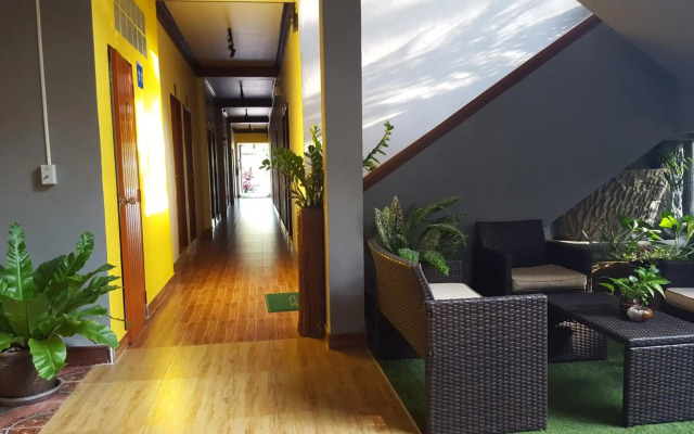 First & Frang Hotel