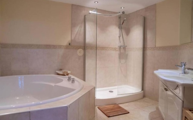 3-bed Apartment 5 Mins Walk to Boscombe Beach