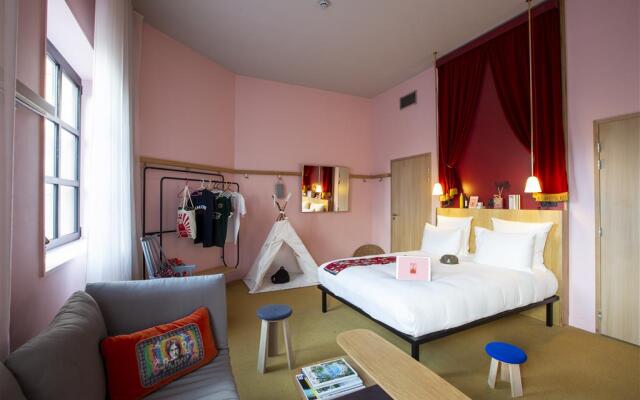 Mob Hotel Paris les Puces