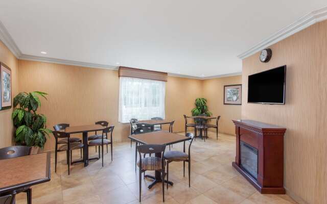 Days Inn by Wyndham Carlsbad