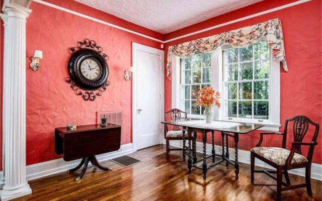 Knollwood House Bed & Breakfast