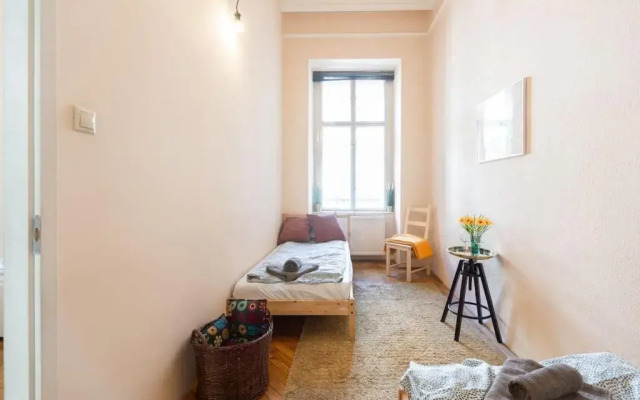 Chain Bridge Home 3BDRM, 2BTHRM,4BED,AC, FAST WIFI