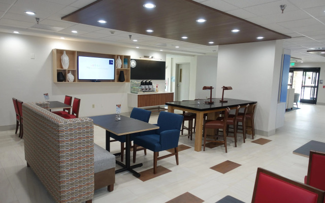 Holiday Inn Express & Suites Brentwood by IHG