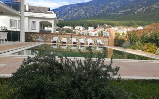 Villa Aktif 1 by Villa Life D-Lux