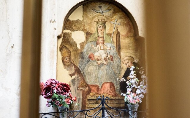 Via San Giovanni in Porta 34