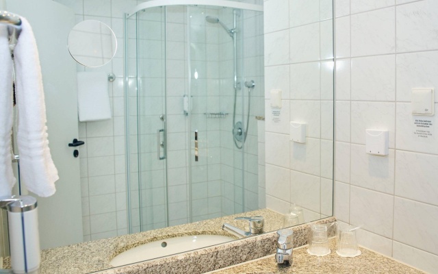 Comfort Twin room with street view (twin beds)