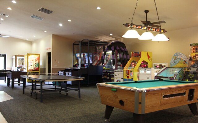 Treetop Haven 2 Bedroom Condo by Redawning