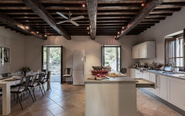 Splendid Villa in Preggio With Swimming Pool