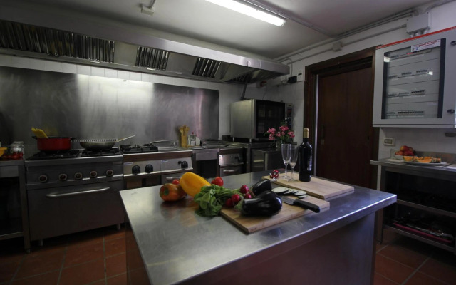 Villa Diana, Marche - intera struttura con piscina