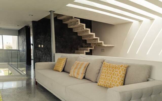 Breathtaking Beach Villa, Feel the Inviting Vibe!