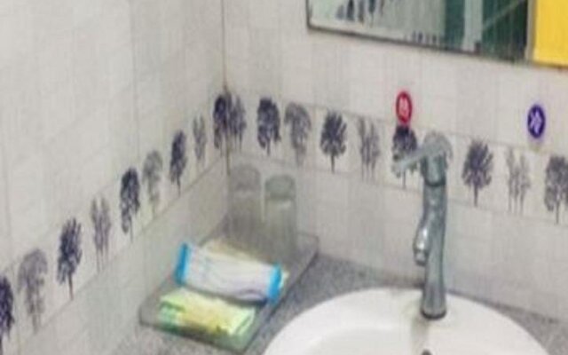 Fuyang Funan Yixuan Business Hotel