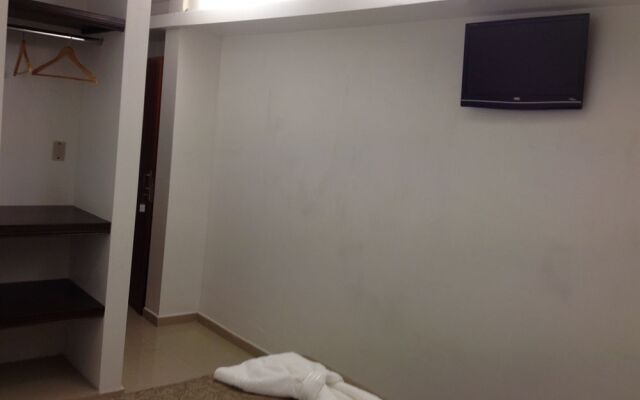 Lorenzo Suites Hotel