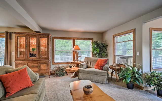 Pet-friendly Home Near Lakes & Snowmobile Trails!