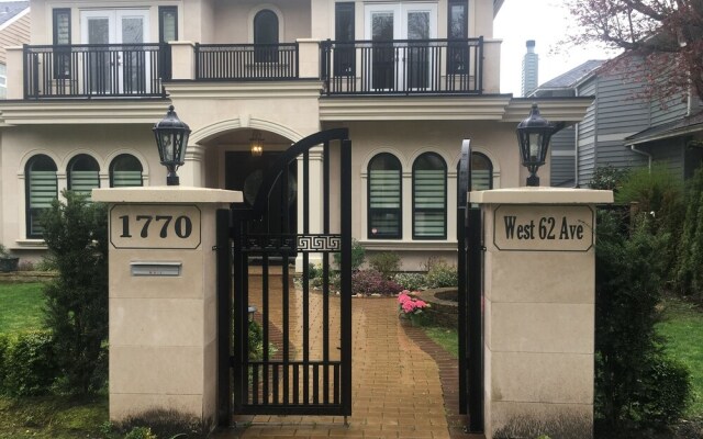 Brand New House With Garden View