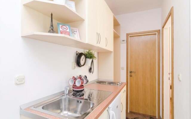 Nice Home in Mokosica With Wifi and 6 Bedrooms