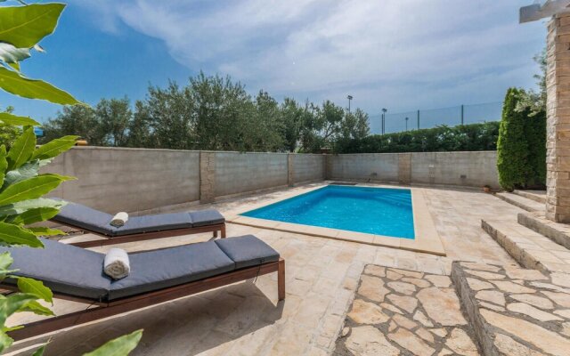 Amazing Home in Dobropoljana With 6 Bedrooms and Outdoor Swimming Pool