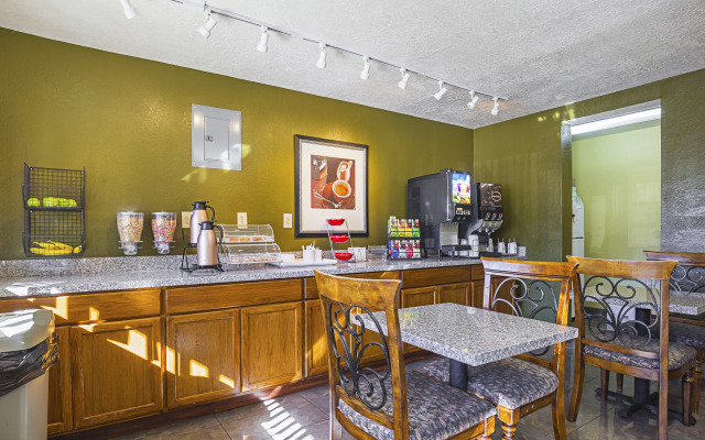 Rodeway Inn