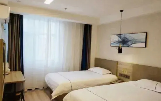 Yijia 365 Chain Hotel (Zhengding Meishan Mall Ancient City Branch)