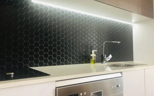 Stylish Home 15 mins from City & Airport