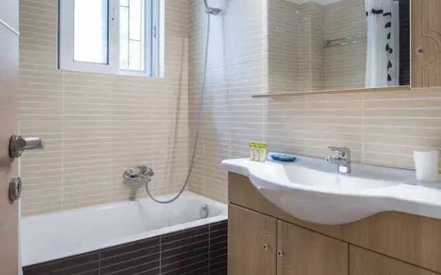 Scorpio Deluxe Apartment with Private Garden